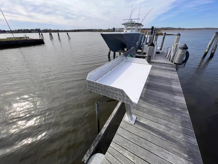 4 Foot Dock Mounted Fish Cleaning Station